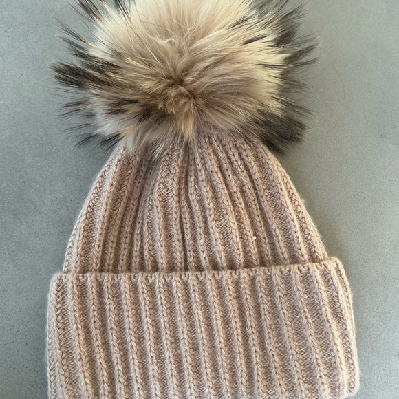 PHO FIRENZE Beige Knit Beanie with Large Two-Tone Fur Pom-Pom & Sequins OS NWT - Picture 2 of 3